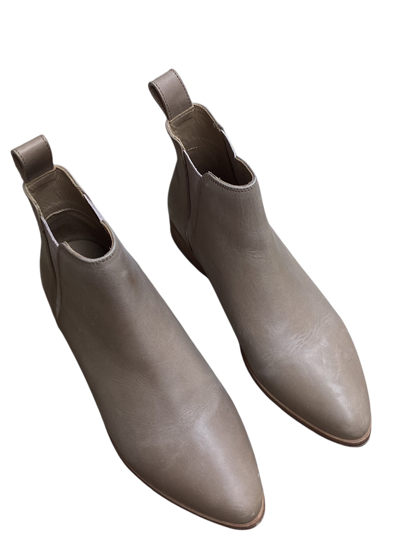 Boots Ankle Flats By Clothes Mentor In Tan, Size: 8.5