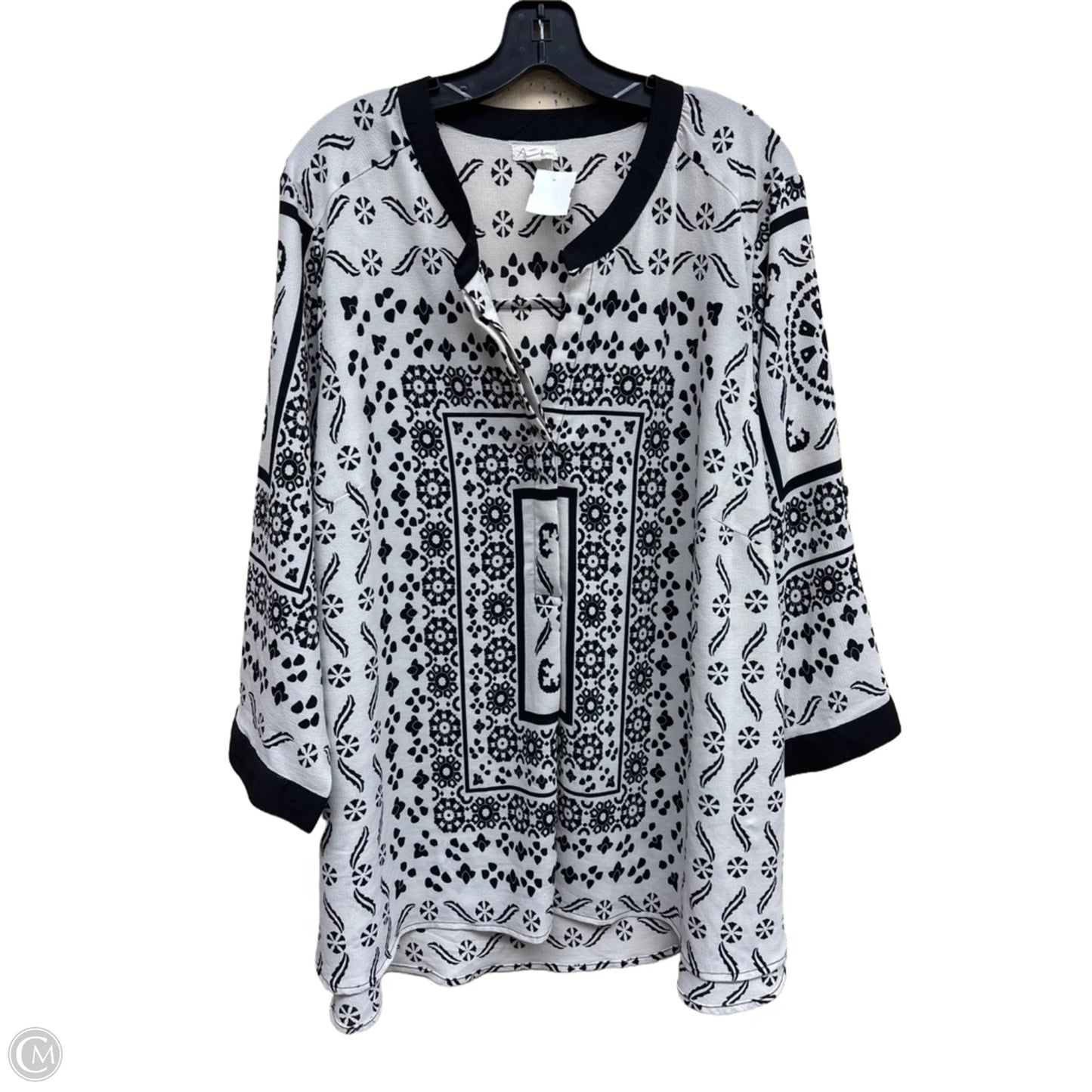 Top Long Sleeve By Clothes Mentor In Black & White, Size: 2x