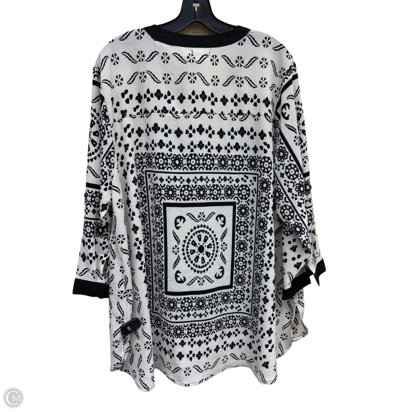 Top Long Sleeve By Clothes Mentor In Black & White, Size: 2x
