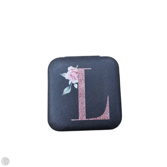 Jewelry Case By Clothes Mentor, Size: Small