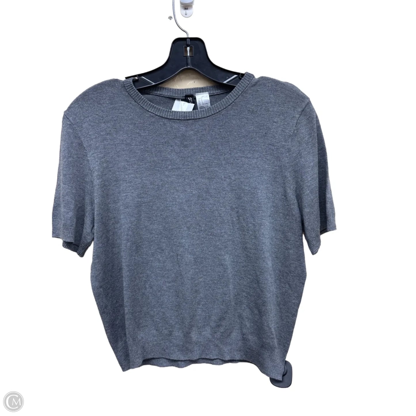 Top Short Sleeve By Divided In Grey, Size: L