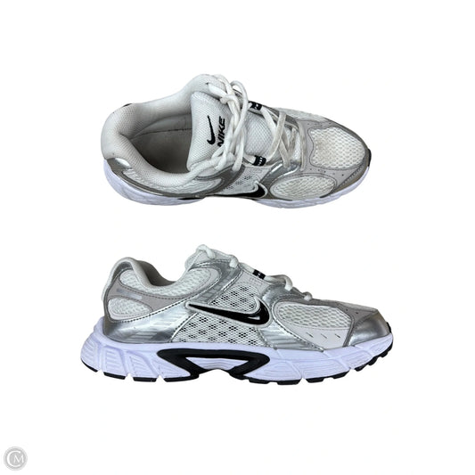 Shoes Athletic By Nike In Silver & White, Size: 7