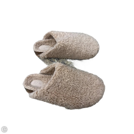 Shoes Flats By Clothes Mentor In Tan, Size: 8