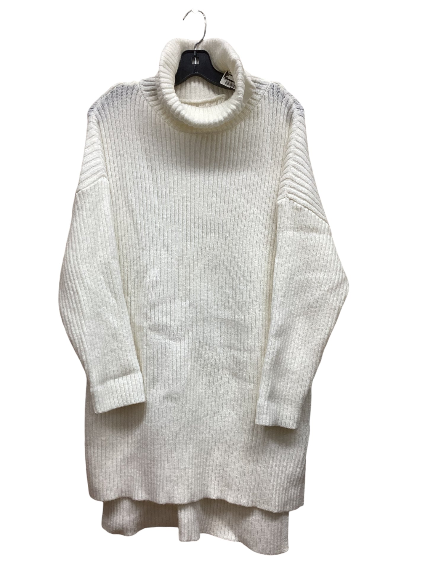 Sweater By Clothes Mentor In Cream