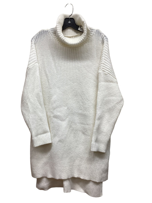 Sweater By Clothes Mentor In Cream