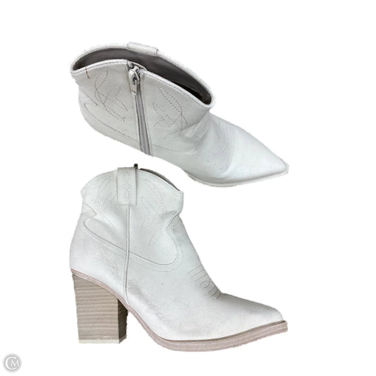 Boots Ankle Heels By Clothes Mentor In White, Size: 7