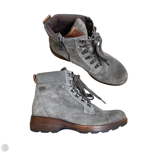 Boots Ankle Flats By Clothes Mentor In Grey & Tan, Size: 9.5