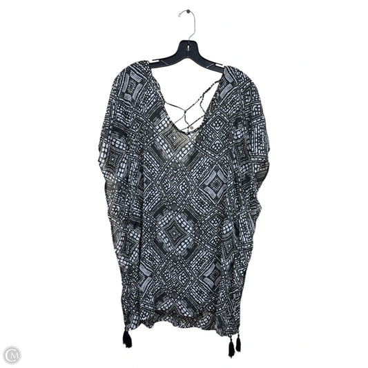 Swimwear Cover-up By Clothes Mentor In Black & White, Size: M