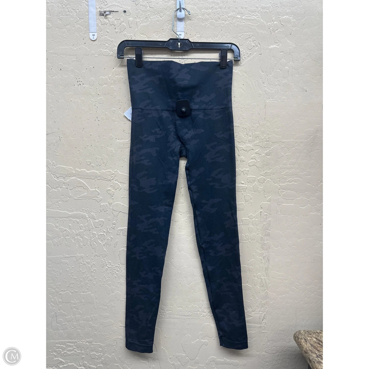 Athletic Leggings By Spanx In Camouflage Print, Size: M