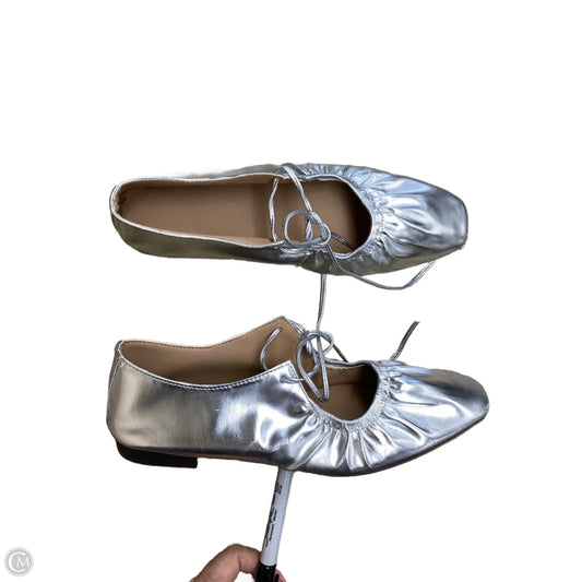 Shoes Flats By Clothes Mentor In Silver, Size: 8