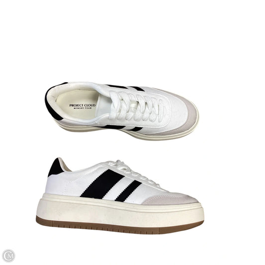 Shoes Sneakers By Clothes Mentor In White, Size: 7.5