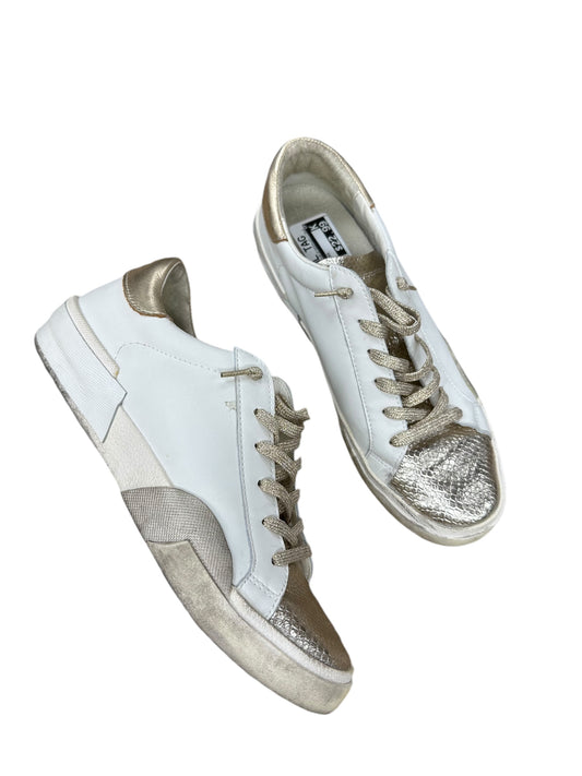 Shoes Sneakers By Dolce Vita In Gold & White, Size: 8.5