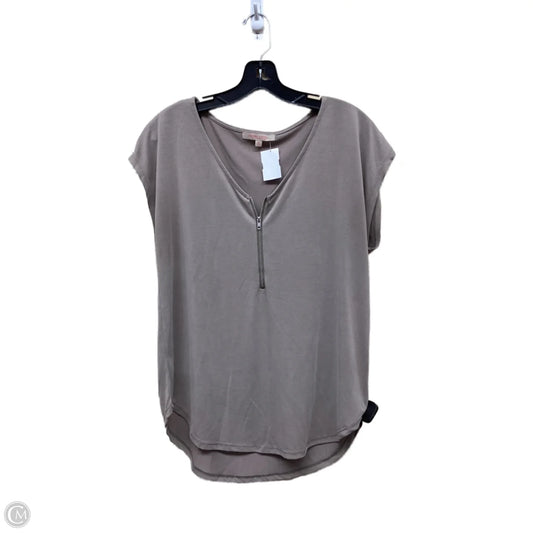 Top Short Sleeve By Green Envelope In Taupe, Size: M