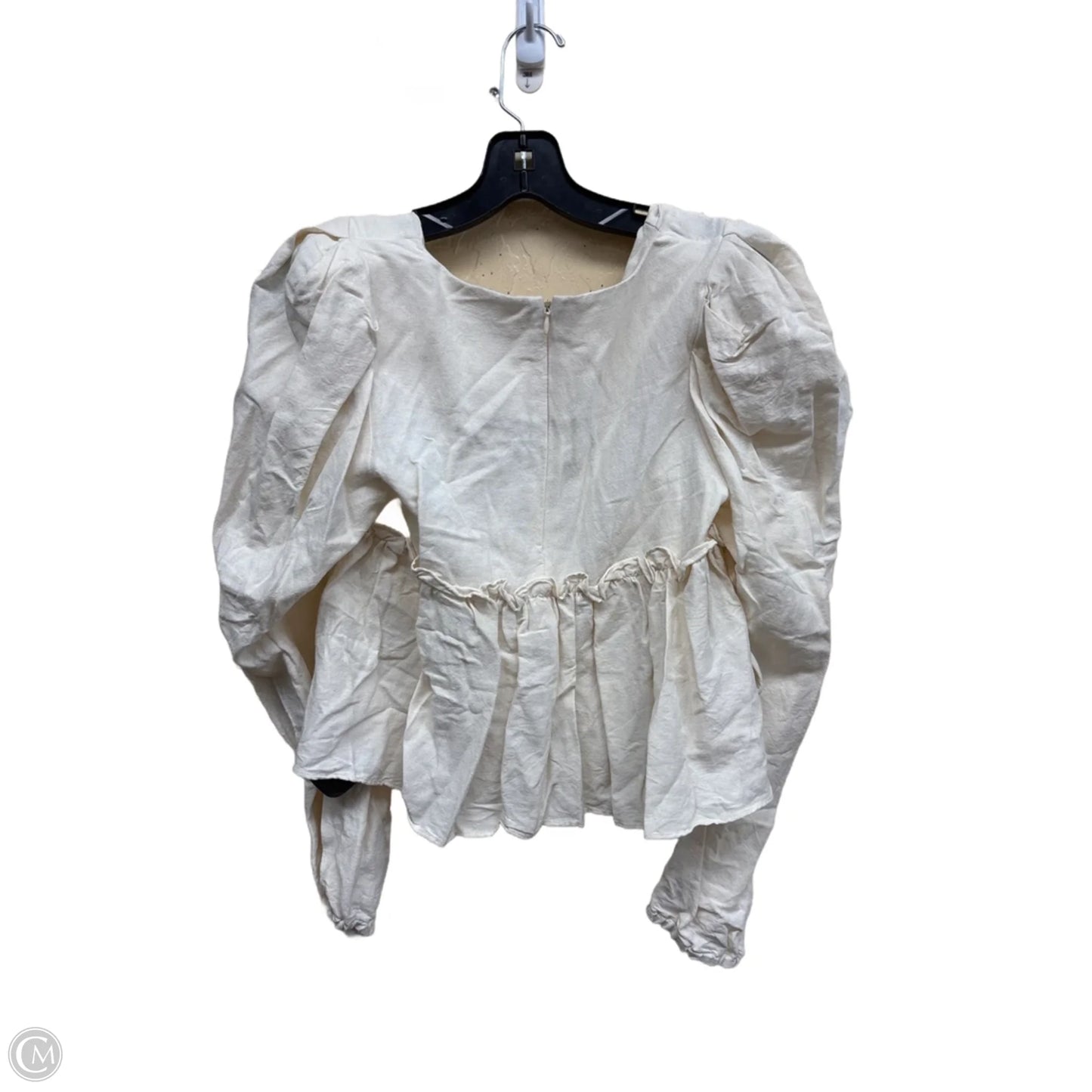 Top Long Sleeve By Clothes Mentor In Cream